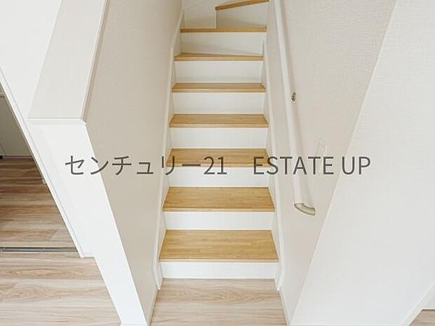 【階段】リビング階段なので家族のコミュニケーションが増えますね。