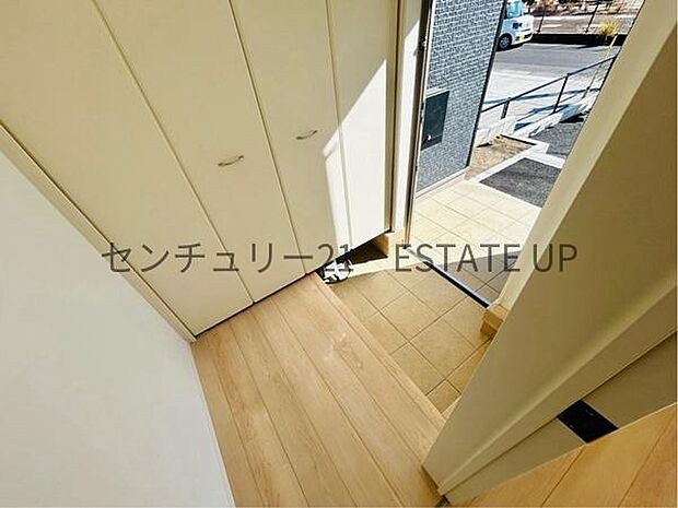 【玄関】シューズボックスもある玄関です。