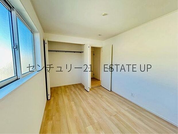 【洋室】クローゼットもあるのでライフスタイルに合わせて、多目的にお使いいただけます。