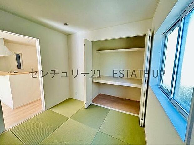 【和室】リビング横の和室は、思い切りお子様が遊べるキッズスペースにぴったり！