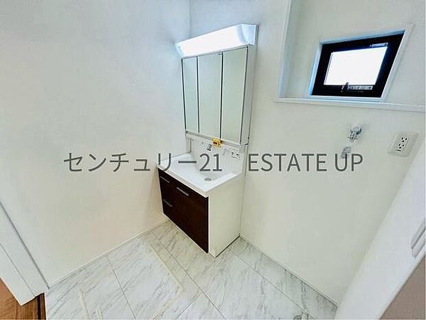 【洗面台・洗面所】スペースの広い洗面所が特徴