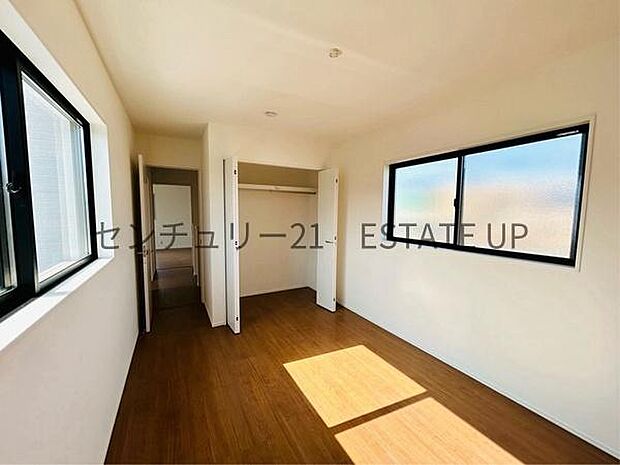 【洋室】収納もあるのでライフスタイルに合わせて、多目的にお使いいただけます。