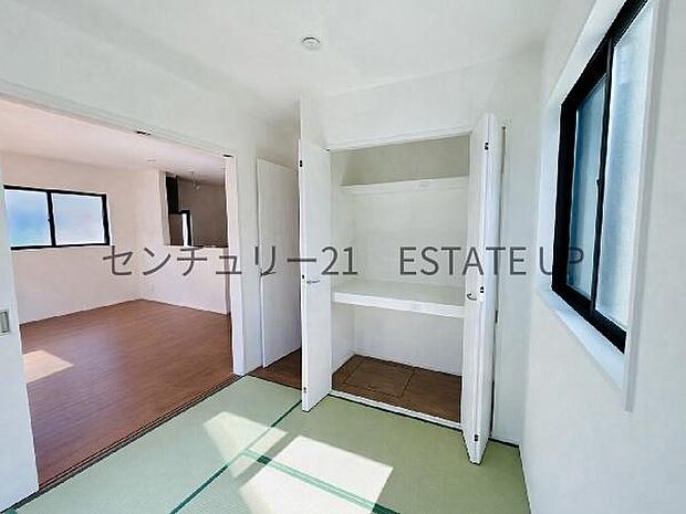 【和室】リビング横の和室は、思い切りお子様が遊べるキッズスペースにぴったり！