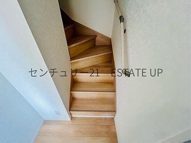 【階段】リビング階段なので家族のコミュニケーションが増えますね。