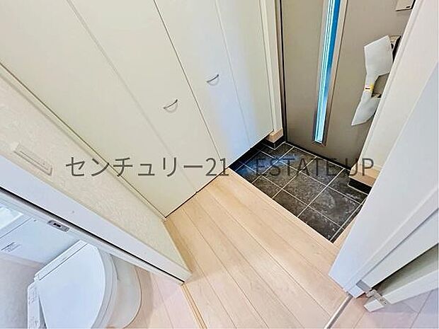 【玄関】シューズボックスもある玄関です。