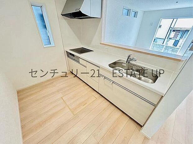 【キッチン】解放感のあるキッチンスペースです。