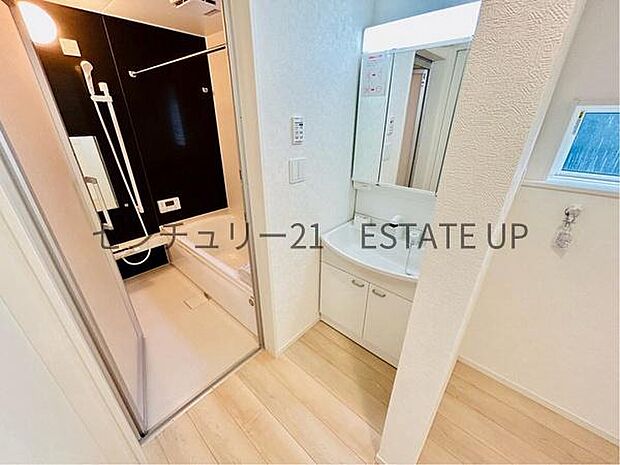 【洗面台・洗面所】スペースの広い洗面所が特徴