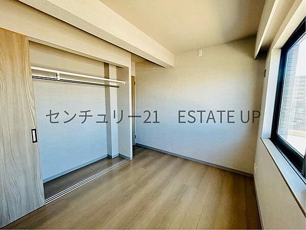 【洋室】収納もあるのでライフスタイルに合わせて、多目的にお使いいただけます。