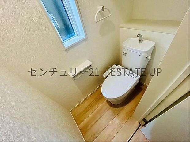 【トイレ】各階にトイレが付いているので、忙しい朝の時間帯にも安心。