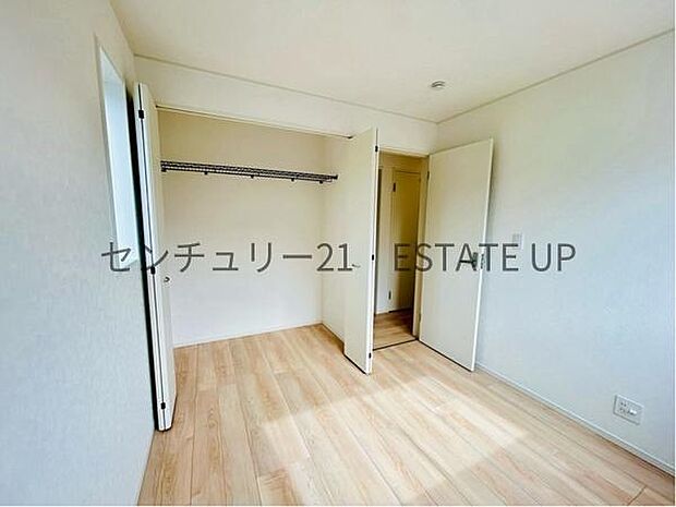 【洋室】クローゼットもあるのでライフスタイルに合わせて、多目的にお使いいただけます。