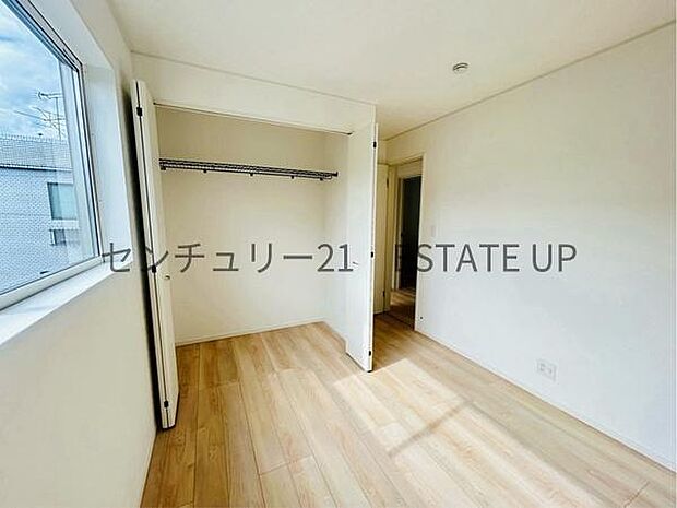 【洋室】収納もあるのでライフスタイルに合わせて、多目的にお使いいただけます。