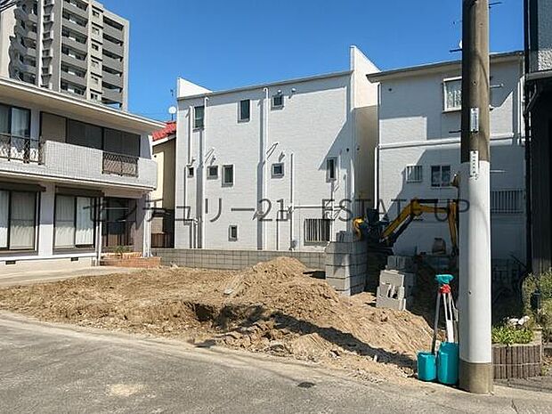 【完成前外観】