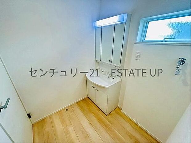 【洗面台・洗面所】スペースの広い洗面所が特徴