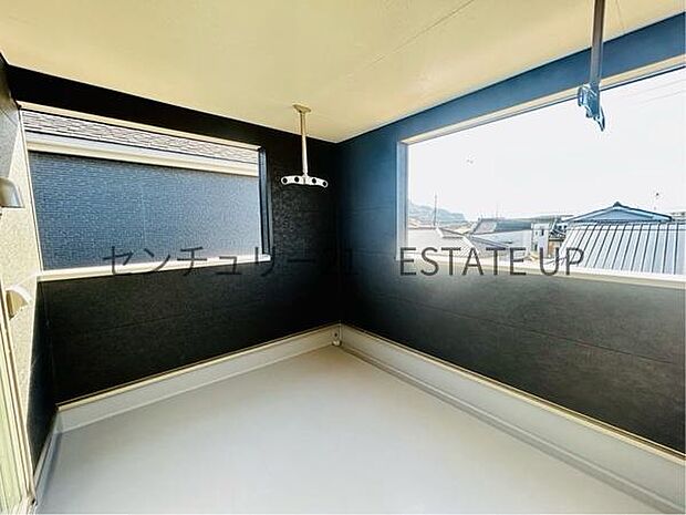 【バルコニー】多様にお使いできる広々としたバルコニーです♪