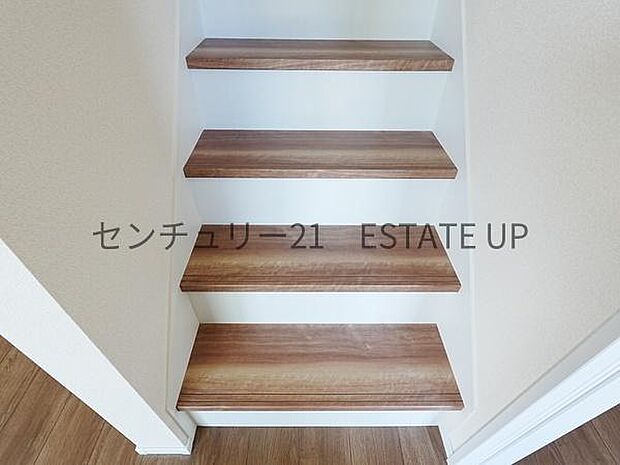 【階段】リビング階段なので家族のコミュニケーションが増えますね。