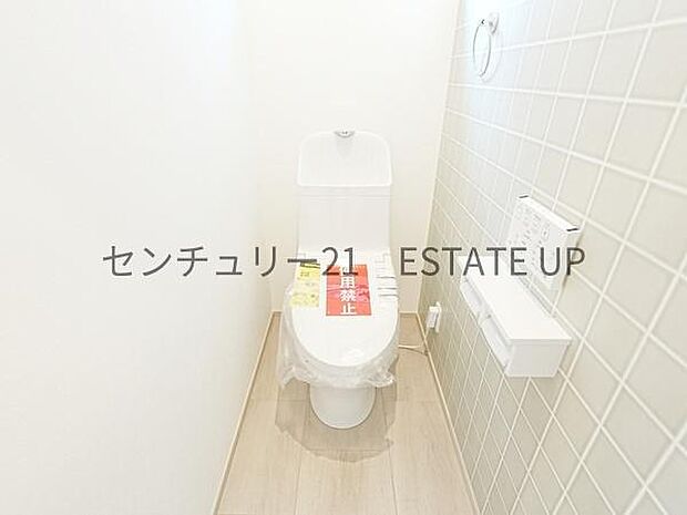 【トイレ】温水洗浄便座付きのトイレです。
