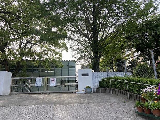 鹿児島市立福平小学校まで2203m、鹿児島市立福平小学校（校訓：希望・なかよく・かしこく・げんきよく〜）が近くにあります。