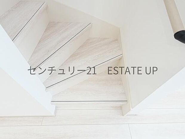 【階段】リビング階段なので家族のコミュニケーションが増えますね。