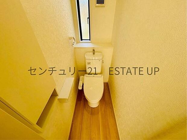 【トイレ】温水洗浄便座付きのトイレです。