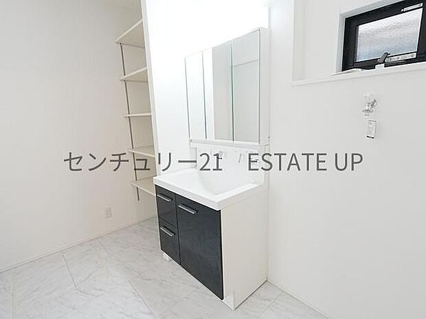 【洗面台・洗面所】スペースの広い洗面所が特徴♪