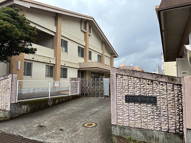 鹿児島市立八幡小学校まで391m、鹿児島市立八幡小学校は、校訓「考える・がんばる・助け合う」のもと、地域と連携し、学び合いながら心豊かに成長する学校です。