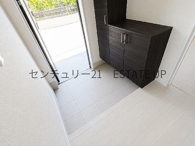 【玄関】シューズボックスがある玄関です。