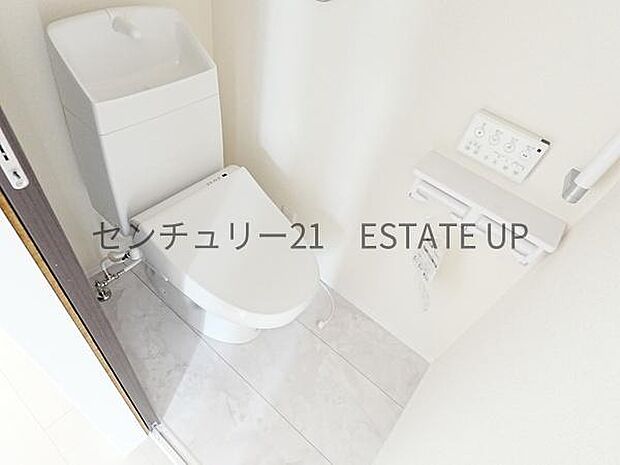 【トイレ】洋室横にあるトイレです。