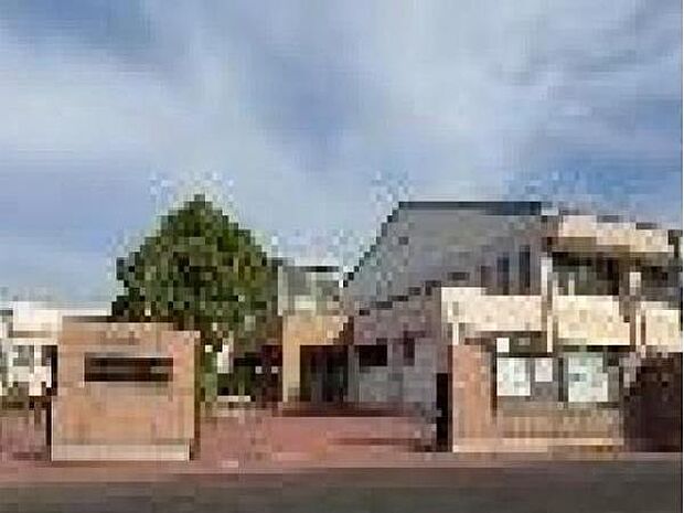 姶良市立松原なぎさ小学校まで891m、地域に根差した温かい環境が魅力です。子どもたちの個性を大切にし、学びや成長をサポートする充実したプログラムがあります