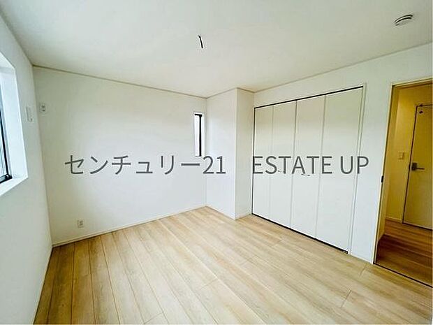 【洋室】収納もあるのでライフスタイルに合わせて、多目的にお使いいただけます。