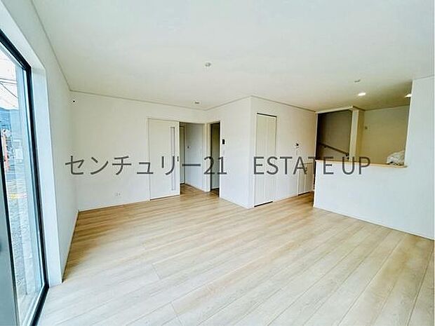 【リビング】お好きなインテリアなどを飾って、ご家族で安らげる癒しの空間をお作りいただけます。