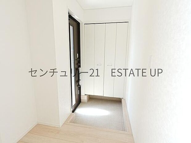 【玄関】シューズボックスもある玄関です。
