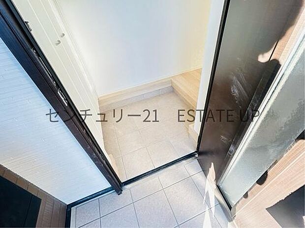 【玄関】シューズボックスもある玄関です。