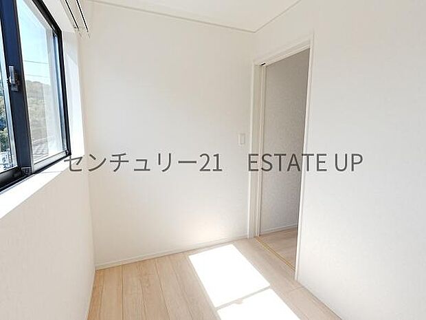 【洋室】収納スペースとしても活用できます。