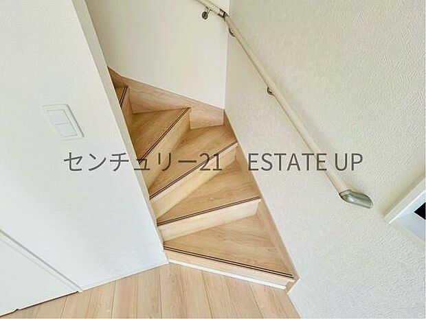 【階段】リビング階段なので家族のコミュニケーションが増えますね。