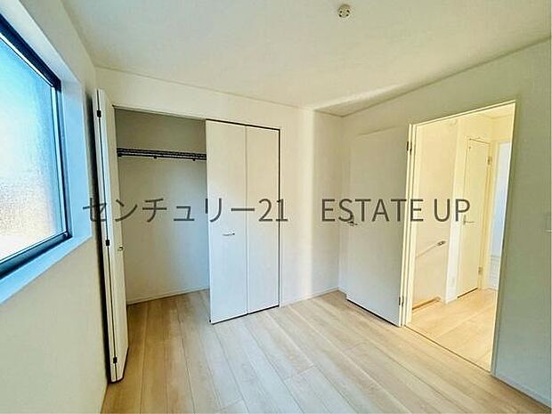 【洋室】収納もあるのでライフスタイルに合わせて、多目的にお使いいただけます。