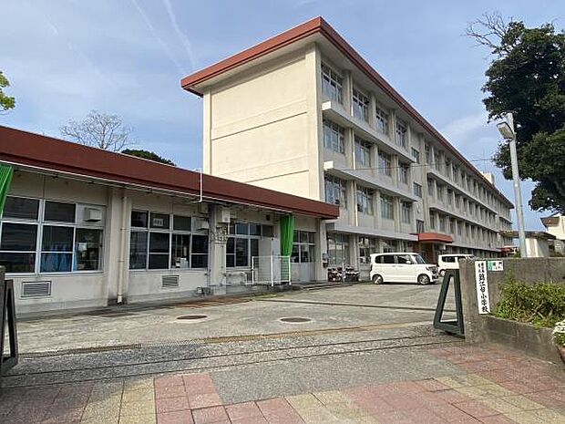 鹿児島市立錦江台小学校まで860m、錦江台小学校では「ふれあい・環境・挑戦」を校訓です。