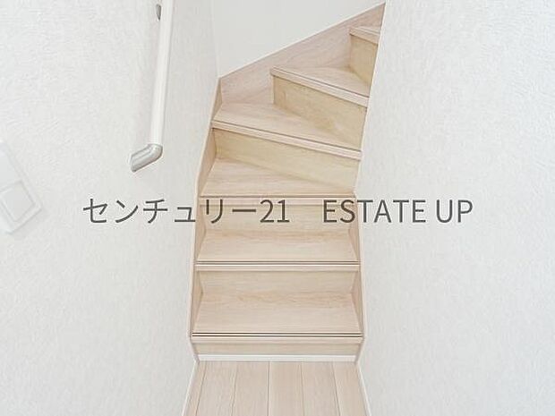 【階段】リビング階段なので家族のコミュニケーションが増えますね。