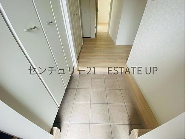 【玄関】シューズボックスもある玄関です。