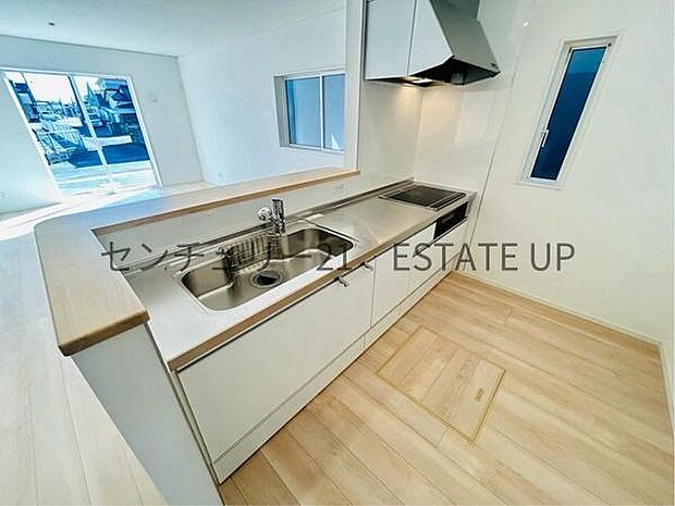 【キッチン】解放感に優れているオープンキッチン