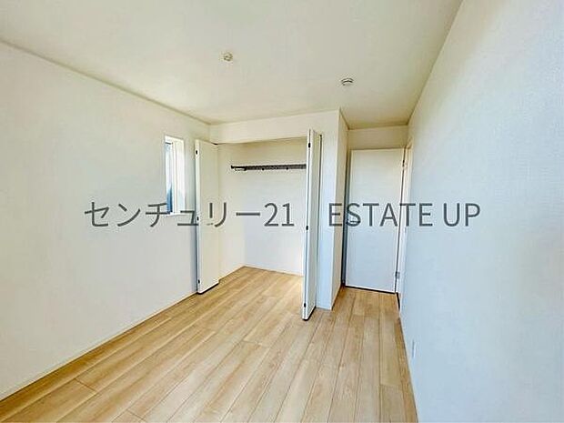 【洋室】収納もあるのでライフスタイルに合わせて、多目的にお使いいただけます。