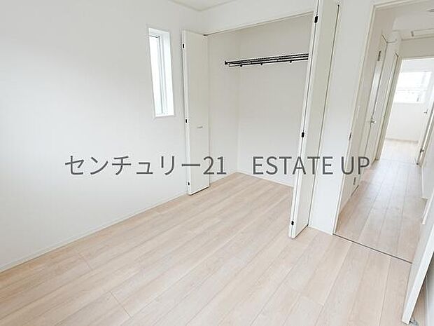 【洋室】収納もあるのでライフスタイルに合わせて、多目的にお使いいただけます。