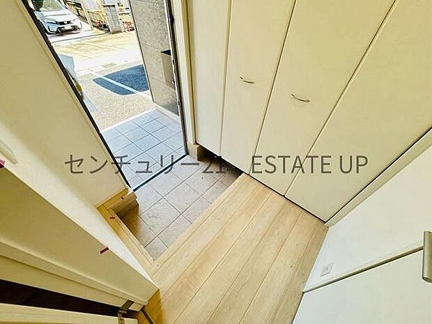 【玄関】シューズボックスもある玄関です。