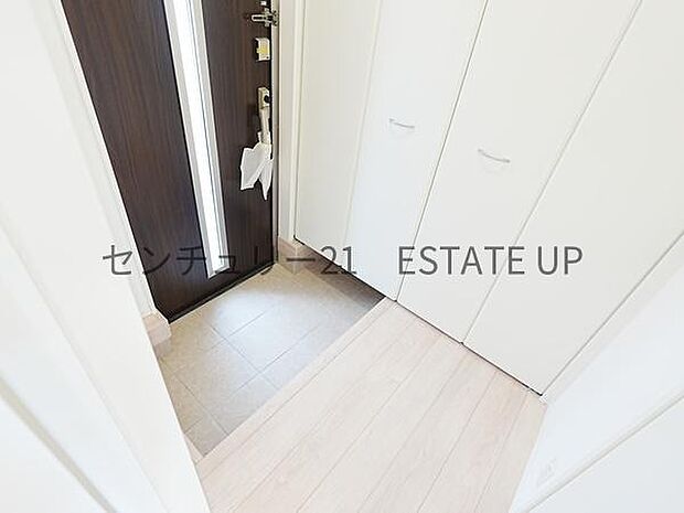 【玄関】シューズボックスもある玄関です。