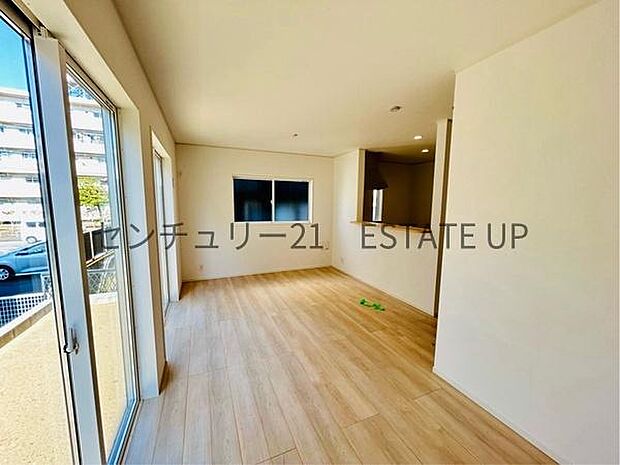 【リビング】お好きなインテリアなどを飾って、ご家族で安らげる癒しの空間をお作りいただけます。