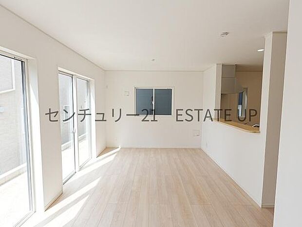 【リビング】お好きなインテリアなどを飾って、ご家族で安らげる癒しの空間をお作りいただけます。