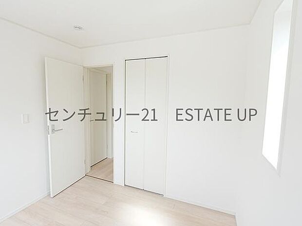 【洋室】収納もあるのでライフスタイルに合わせて、多目的にお使いいただけます。