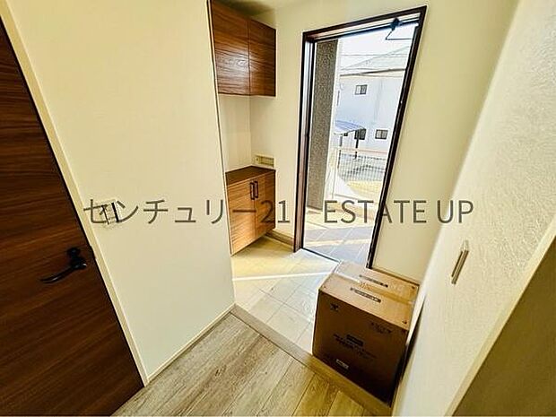 【玄関】シューズボックスもある玄関です。