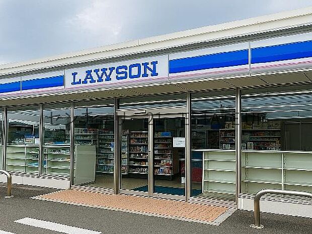 ローソン鹿児島南港店まで1133m、ちょっとした買い物にも便利♪最寄りに『ローソン』があります。