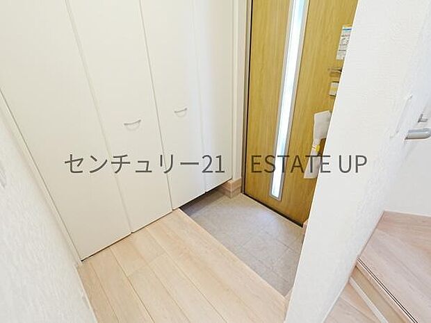 【玄関】シューズボックスがあるオシャレな玄関です。