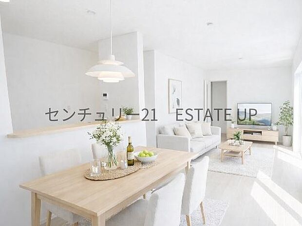【リビング】ご家族皆様でゆったりとお過ごしいただけるリビングです。※ホームステージングしているイメージ図です。